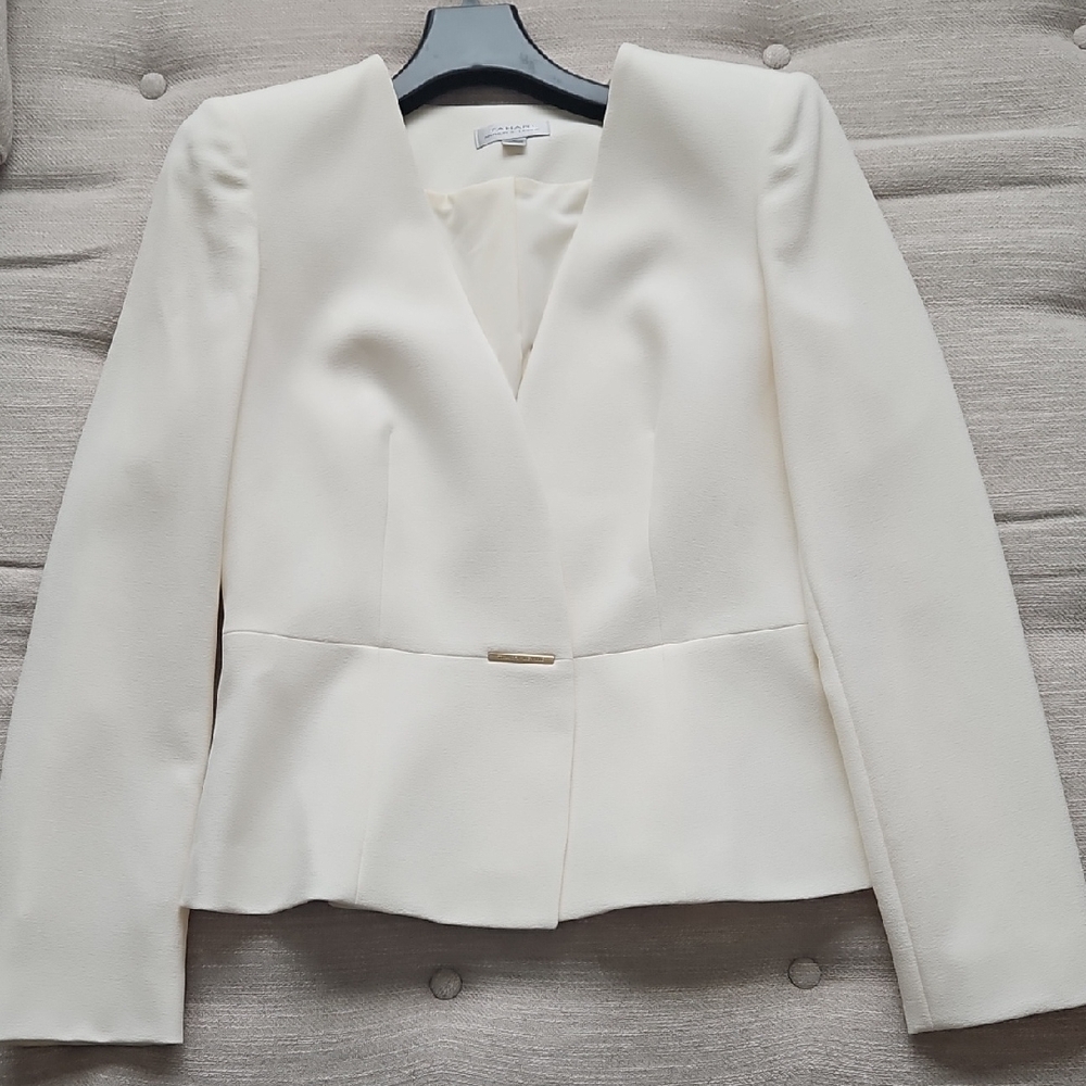 Elegant White Women's Blazer